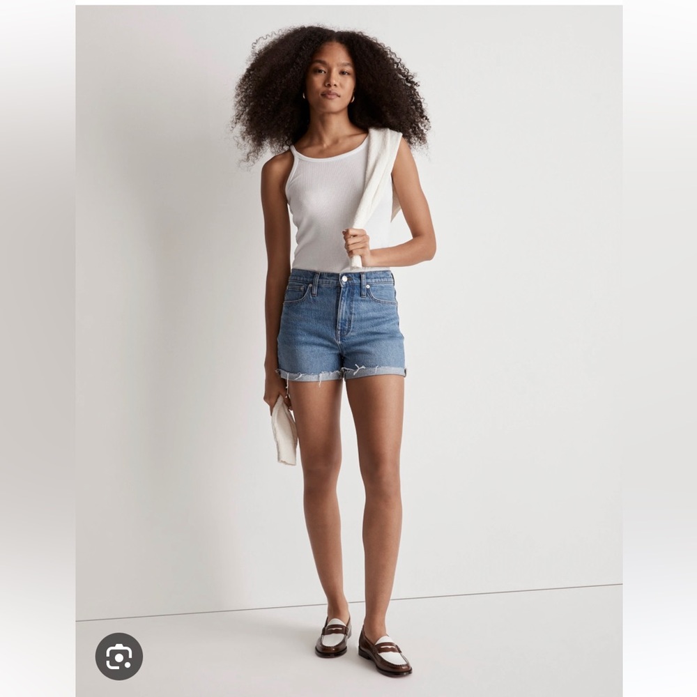 Madewell High-Rise Denim Shorts Blue slight distressing size 28